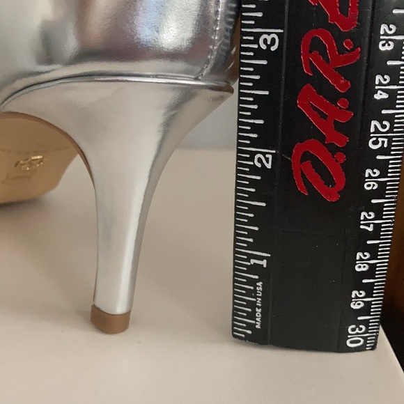 Silver Heels, (about 2.5”)👠, size-7, Leather, - Picture 11 of 11